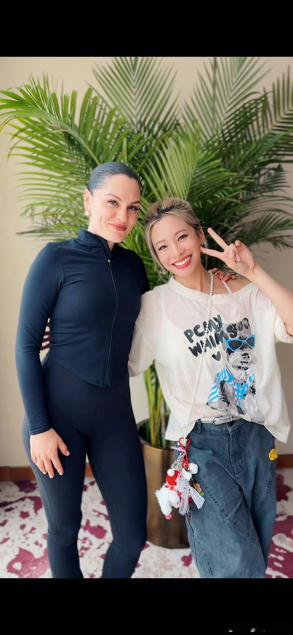 结石姐两轮袭榜成功歌手直播接连两轮袭榜一举拿下，全程全开麦稳定发挥，结石姐的唱功