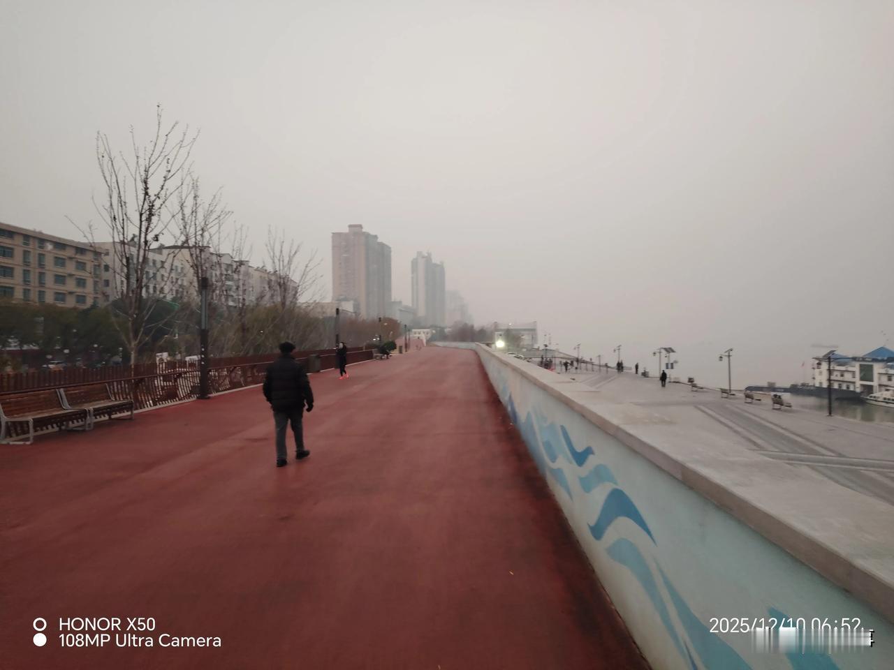 晒图笔记大赛12月10日长江岸边晨练