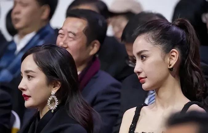 近几年大幂幂颜值下滑的厉害，旁边的杨颖都比她漂亮……