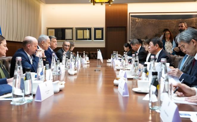 日本外相在以色列待了3天，终于见到了内塔尼亚胡！日本方面说这是“礼节性拜访”，就