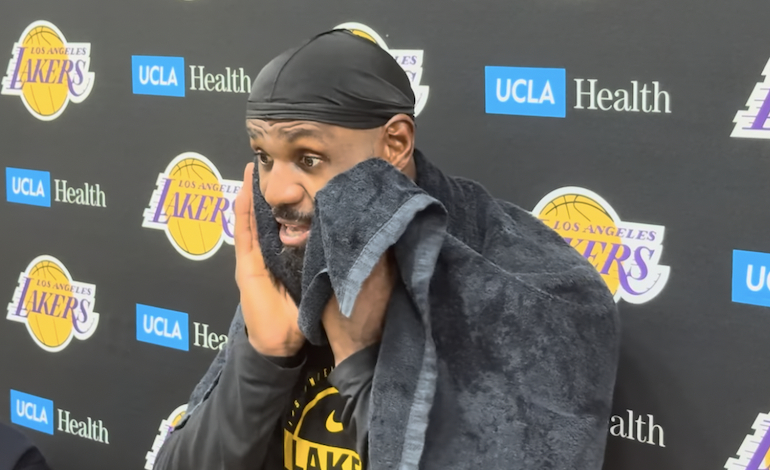 NBA记者Dave McMenamin表示：“自从詹姆斯上一次与湖人队友进行五对