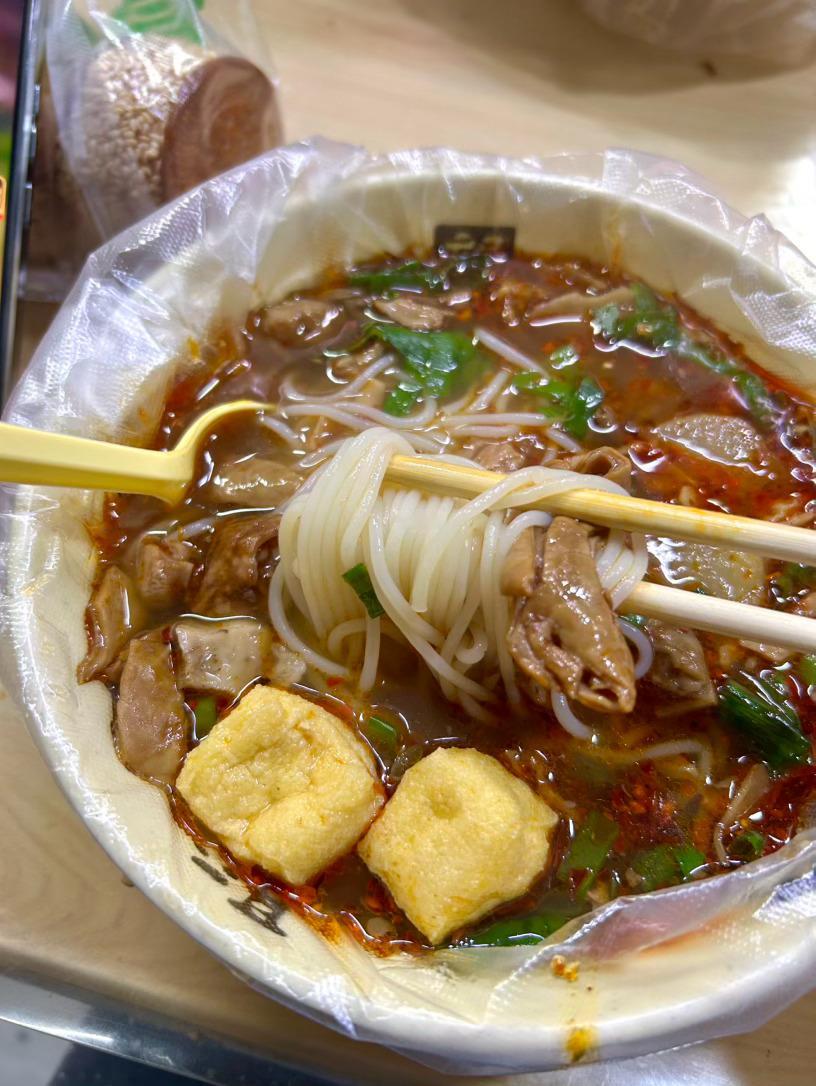 好吃爱吃，喷泉牛杂，龙门花甲都好吃[么么哒][么么哒] ​​​