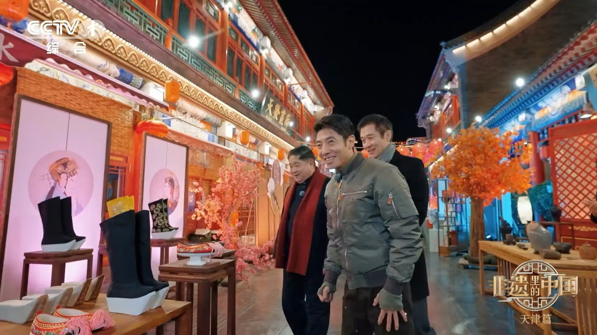 戏里一双靴子要用到近1000张纸  近千张纸的戏靴之旅，非遗传承的辉煌篇章。舒适