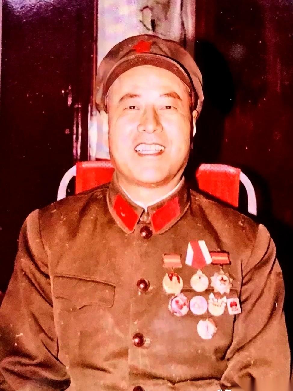 今天最开心的事，不是涨了多少粉，也不是那条数据又爆了。
都不是。
是刷后台时，看