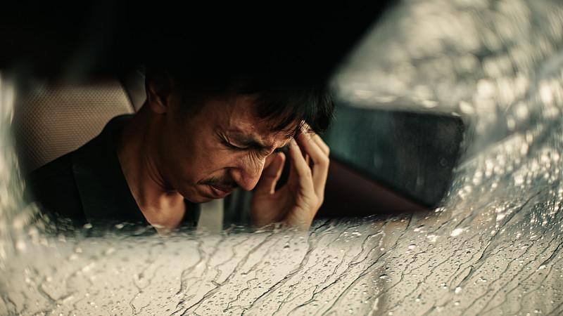 前阵子刷到暴雨天丈夫把妻子遗弃高速路的新闻，当时还在骂男方冷血，直到翻到后续的反