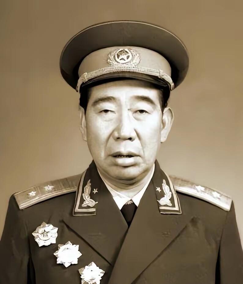 1955年，全军大授衔，一个正在学校当校长的中年人，算来算去，觉得自己最多混个少