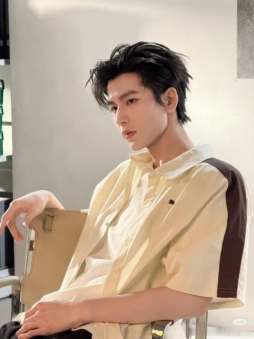 张凌赫ins更新萌照张凌赫ins一小时点赞破四十万，两小时破五十万，好明媚的全球