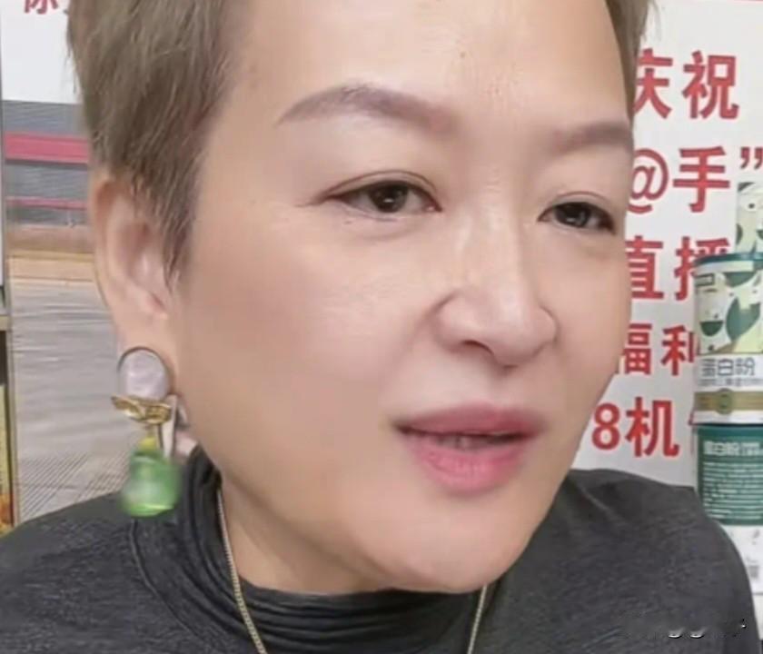 最近白瑞去了美国，原来她儿子早在高中时就被她送去美国读书，寄宿高中四年，大学四年