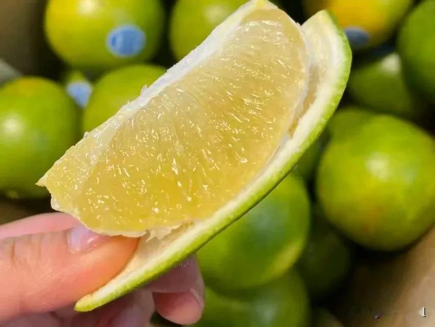 老爸寄来了一箱冰糖橙，
我就喜欢这个味。
甜里透着酸，知我者老父亲也。
#我在岛