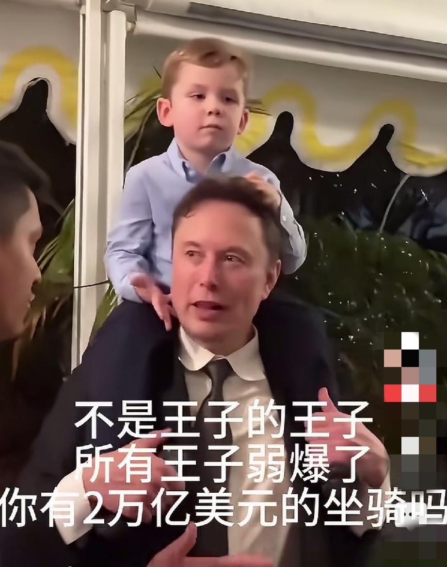 小手手一直轻轻抚摸爸爸头脸