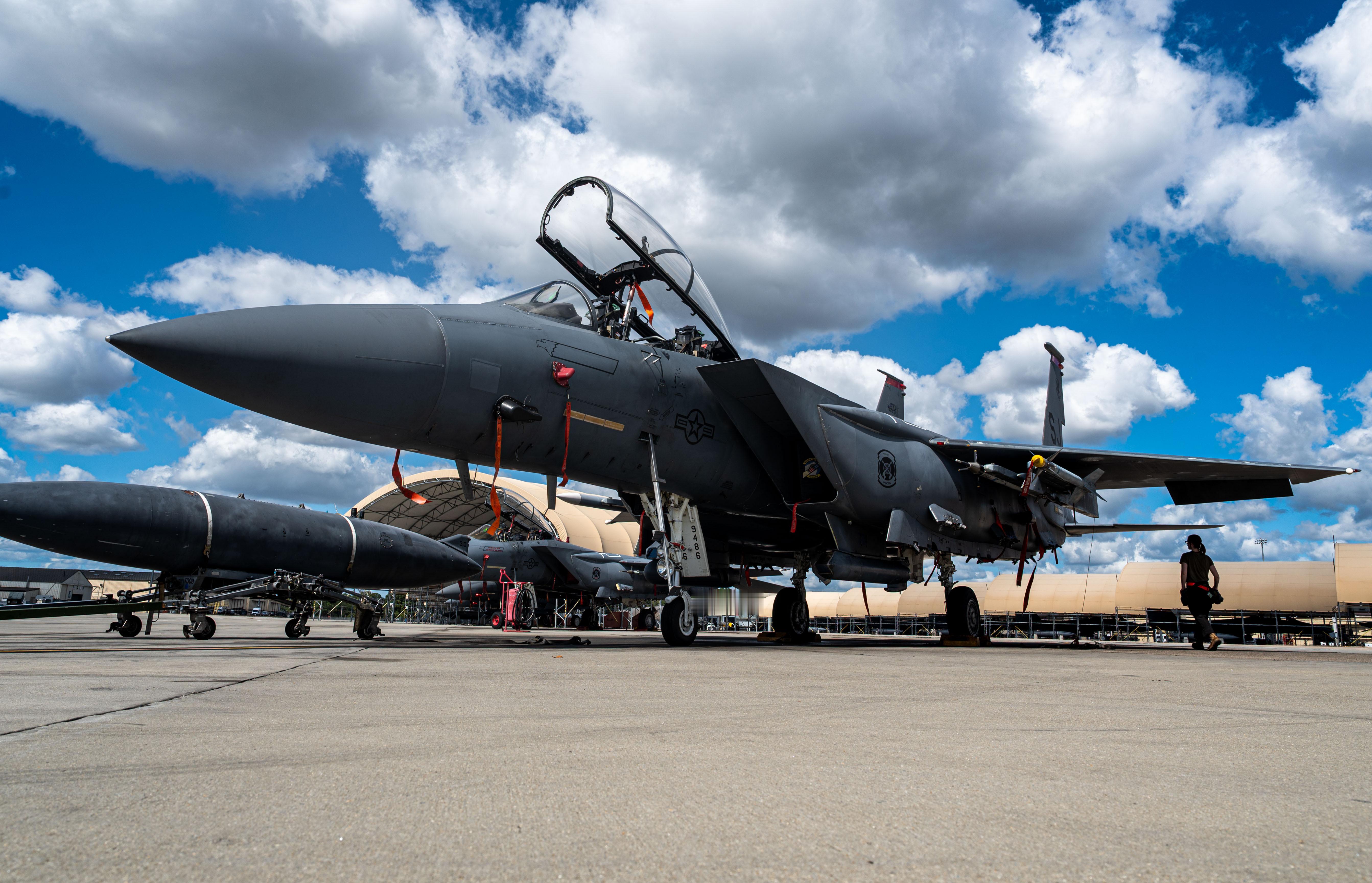 今日老鹰 近日的”攻击鹰”们，F-15E冷调组。 