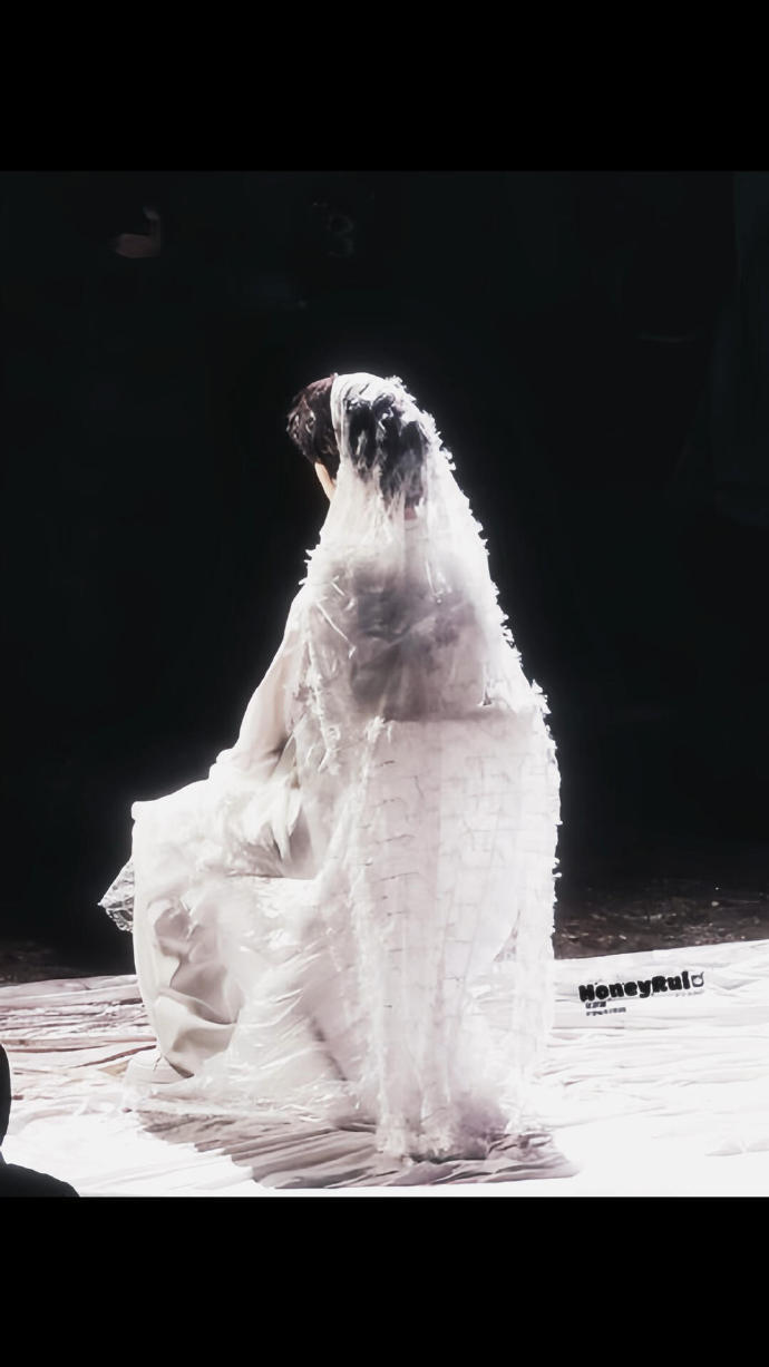 投稿张函瑞头纱造型杀疯了！纯白纱幔轻垂，宛若误入人间的天使，谁看了不说一句绝绝子