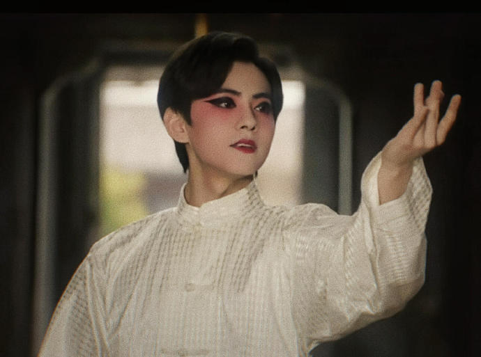 刘轩丞她的光芒戏曲扮相刘轩丞她的光芒戏曲扮相，刘轩成新剧戏曲扮相好惊艳，可塑性很