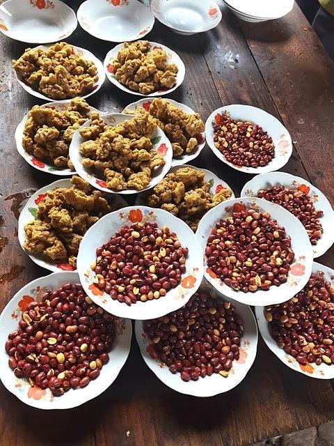 重庆合川一个00后美甲师“呆呆”，两天内把家门口变成万人宴！1月9日，她发起杀年