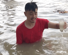 这就好比是说恒河水干净又卫生