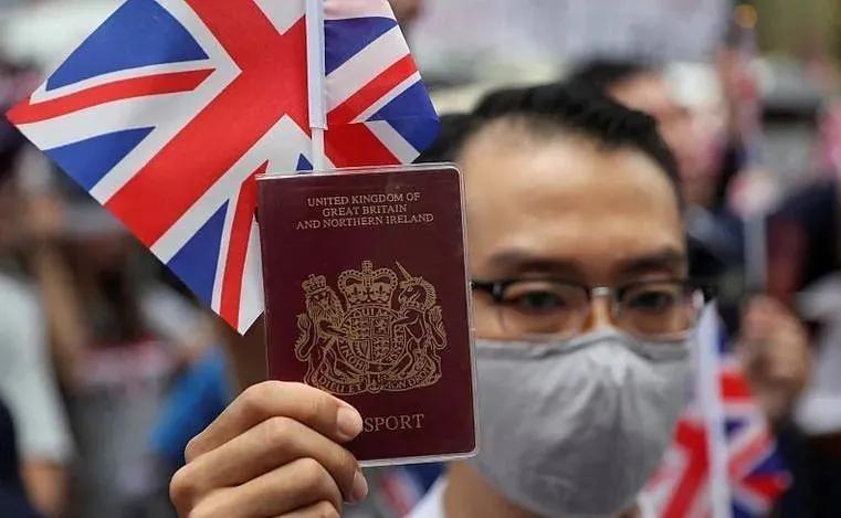 当年，那些港人义无反顾地飞去英国，结果没撑多久，有些人又默默飞回了香港。
网上就