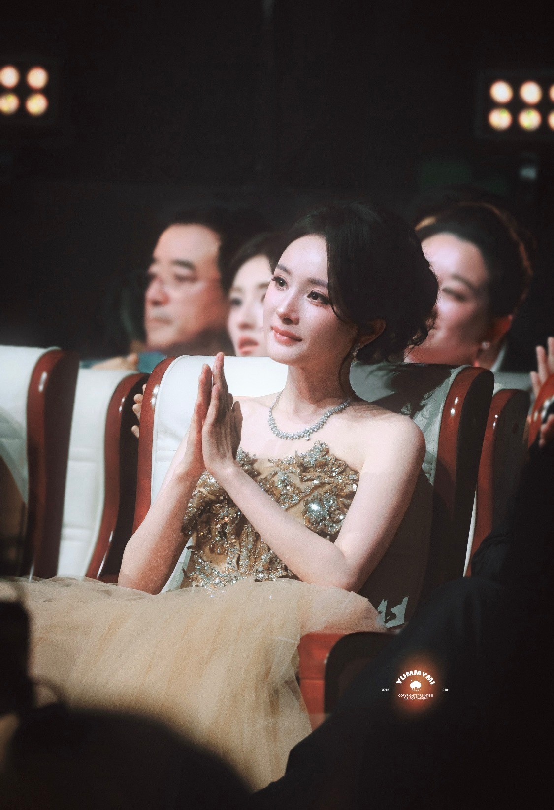 杨幂还有两部待播作品谁都敢说昨天的杨幂已经美成神了作为演员，幂姐真的留下了很多印