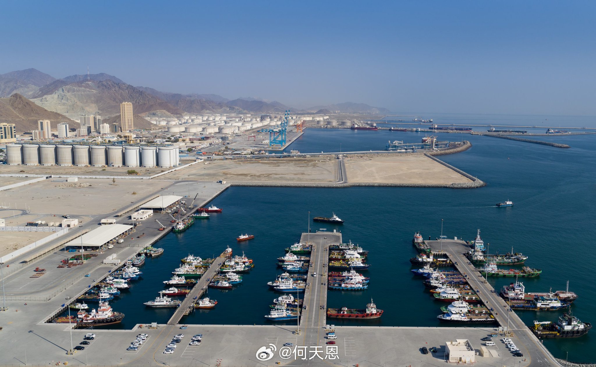 最新消息：阿联酋富查伊拉港（该地区最大的油轮枢纽）在伊朗伊斯兰革命卫队（IRGC