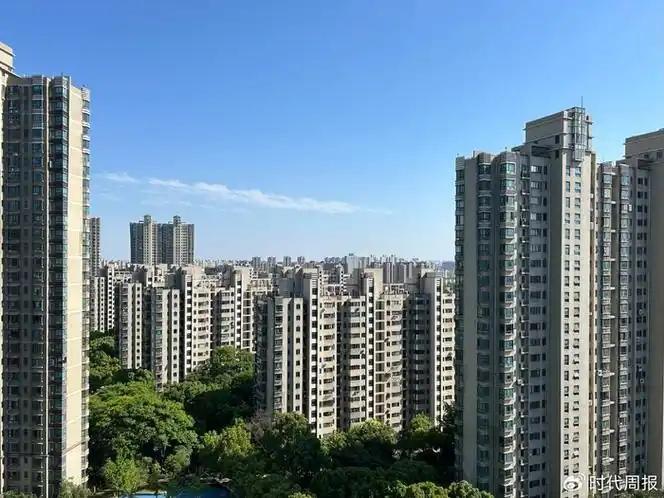 房地产对中国经济最狠的那波"负财富效应"冲击，在2024至2025年已经登上了山