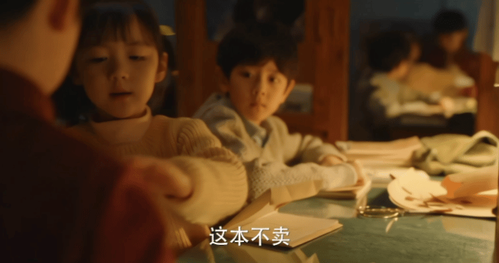 #小巷人家竹马天降是同一人# 《小巷人家》里，筱婷栋哲的爱情宛如星汉灿烂。竹马的