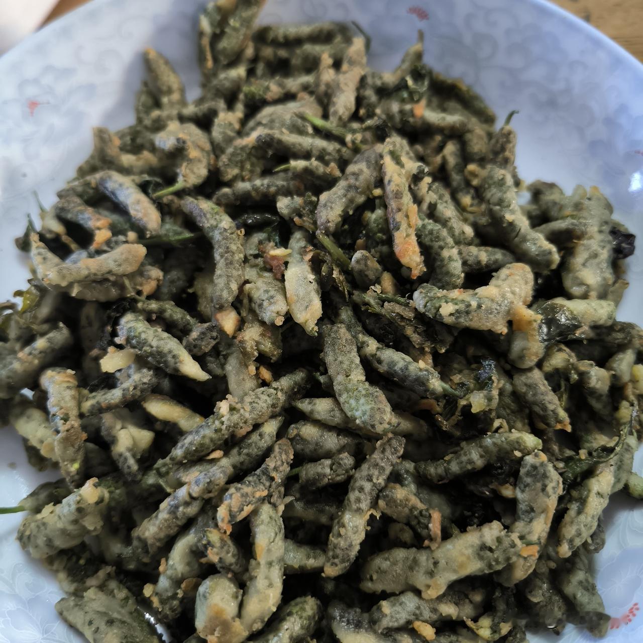 一道美味的野菜

春天出去踏青，断没有空手而归的道理。

瘦哥开着我们家的四轮小