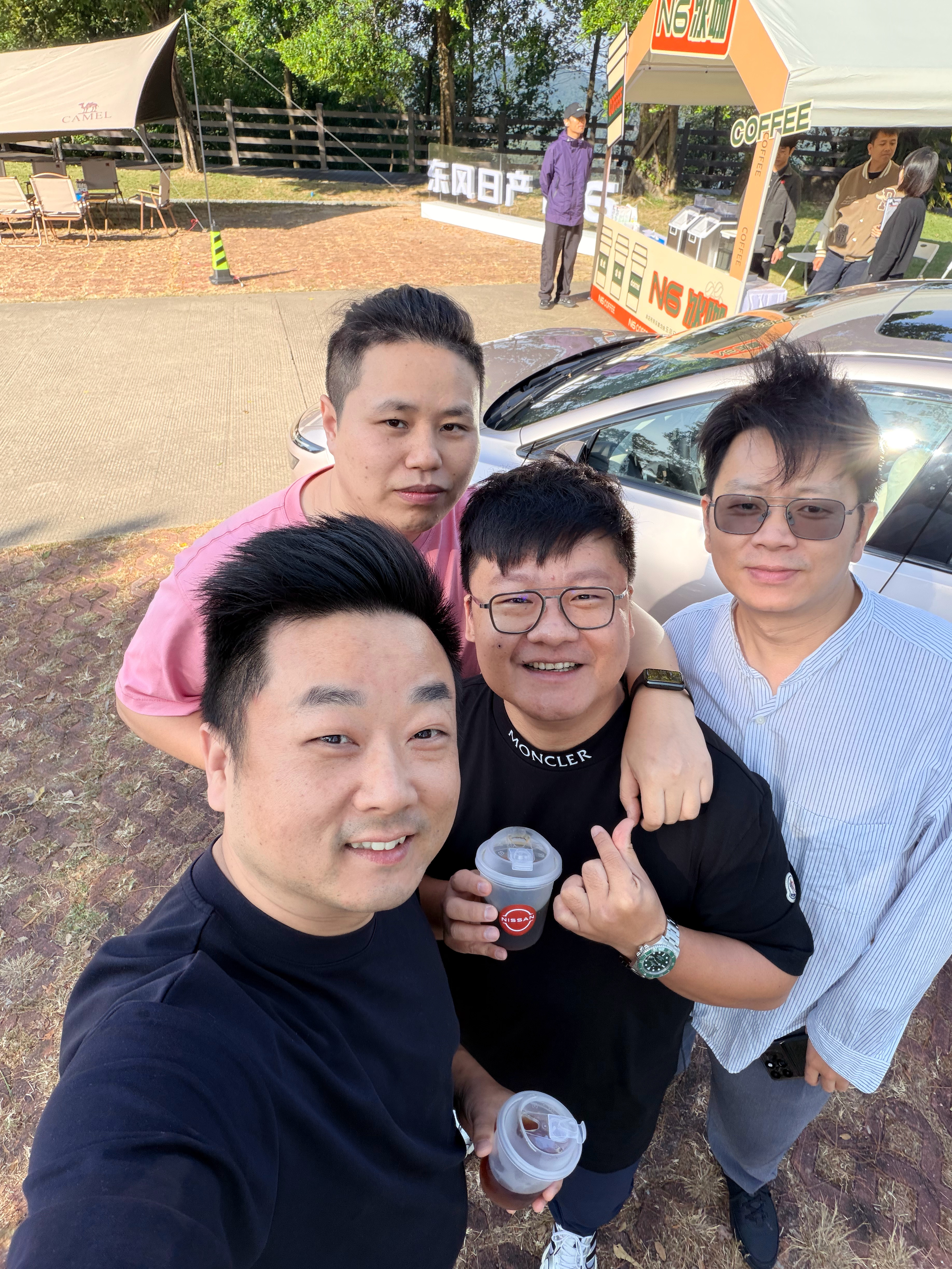 又碰到熟人了，以为走错片场了 ​​​