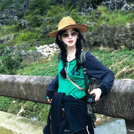 章若楠  景美人更美