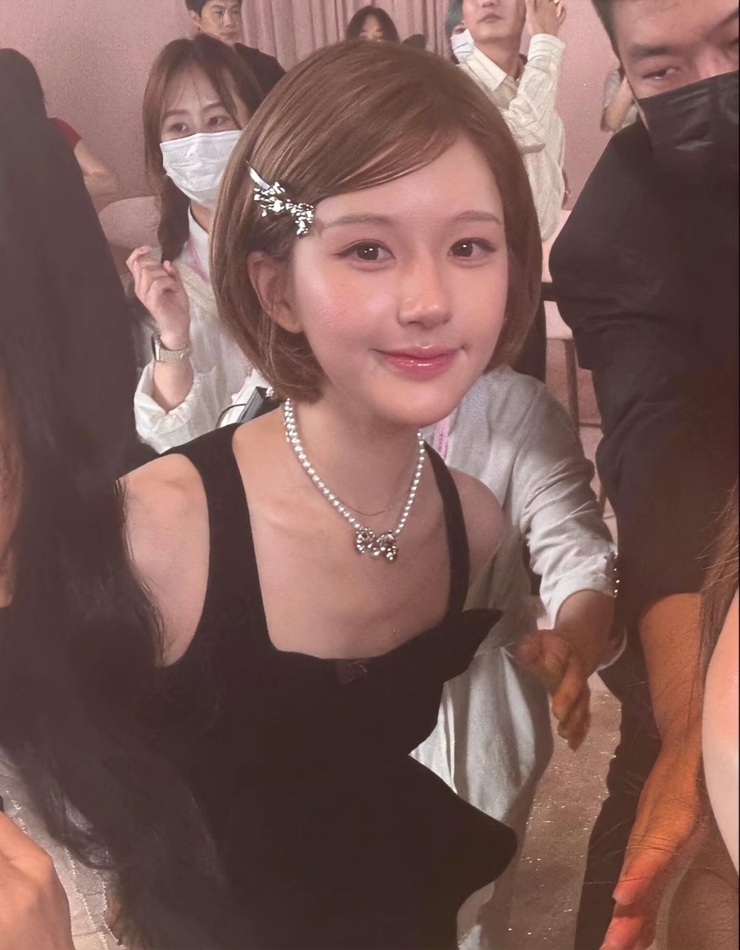 许我耀眼 我女生图也好萌 