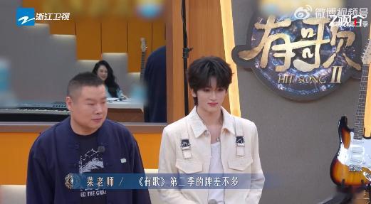 岳云鹏实名羡慕邓佳鑫脸小 岳云鹏这波实名羡慕邓佳鑫脸小，欢乐值直接爆表！小考结束