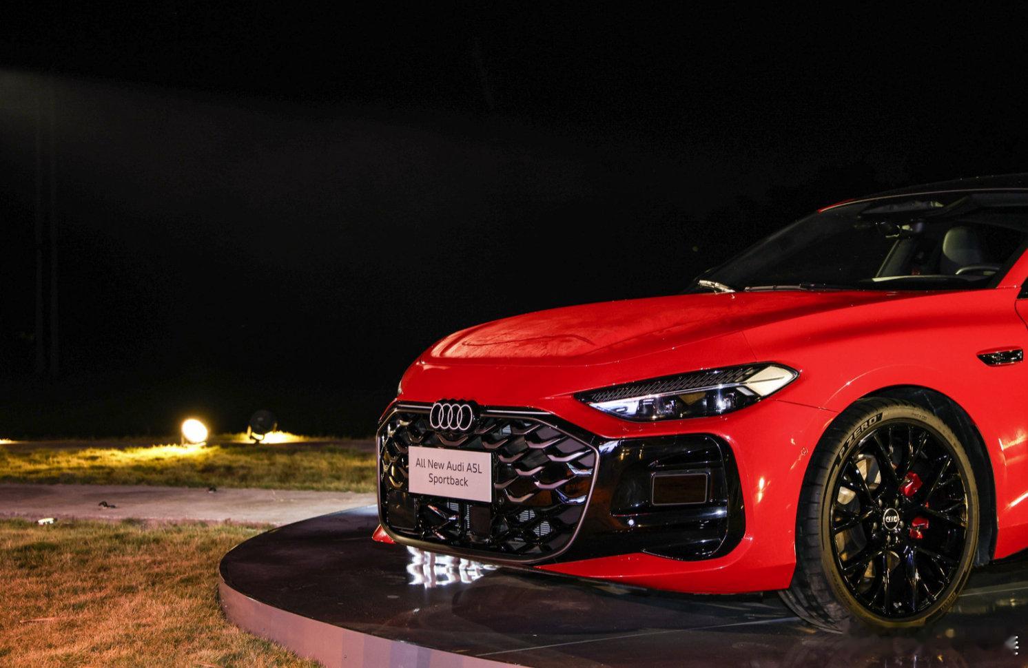 银发奶奶竟开车玩起漂移全网刷爆的银发奶奶漂移名场面，凭“反差梗”轻松破圈的同时，