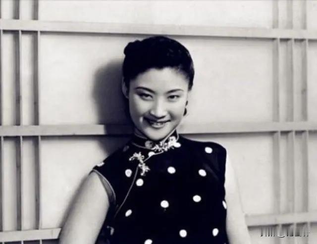 1966年9月，“京剧皇后”言慧珠自缢前，她拉着11岁的儿子跪在丈夫俞振飞跟前，