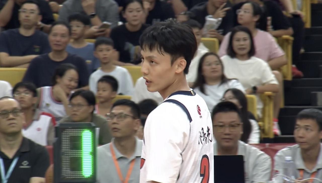 首节战报，广东26‑17领先9分，卢卡首秀可圈可点，年轻球员集体闪光
热身赛对阵