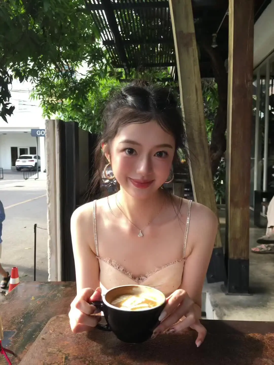 这个乱糟糟的世界 祈祷我们可以避开所有苦难.