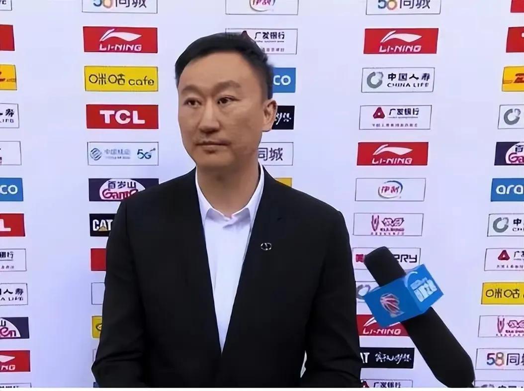 青岛男篮主帅刘维伟：第四节我们两个主力下场，比较被动。另一个外援失误比较多，比较