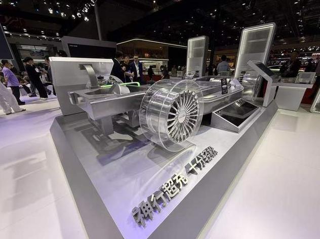 你每买10辆电动车，将近4辆的电池来自同一家公司。但这家公司已经不满足于只做汽车