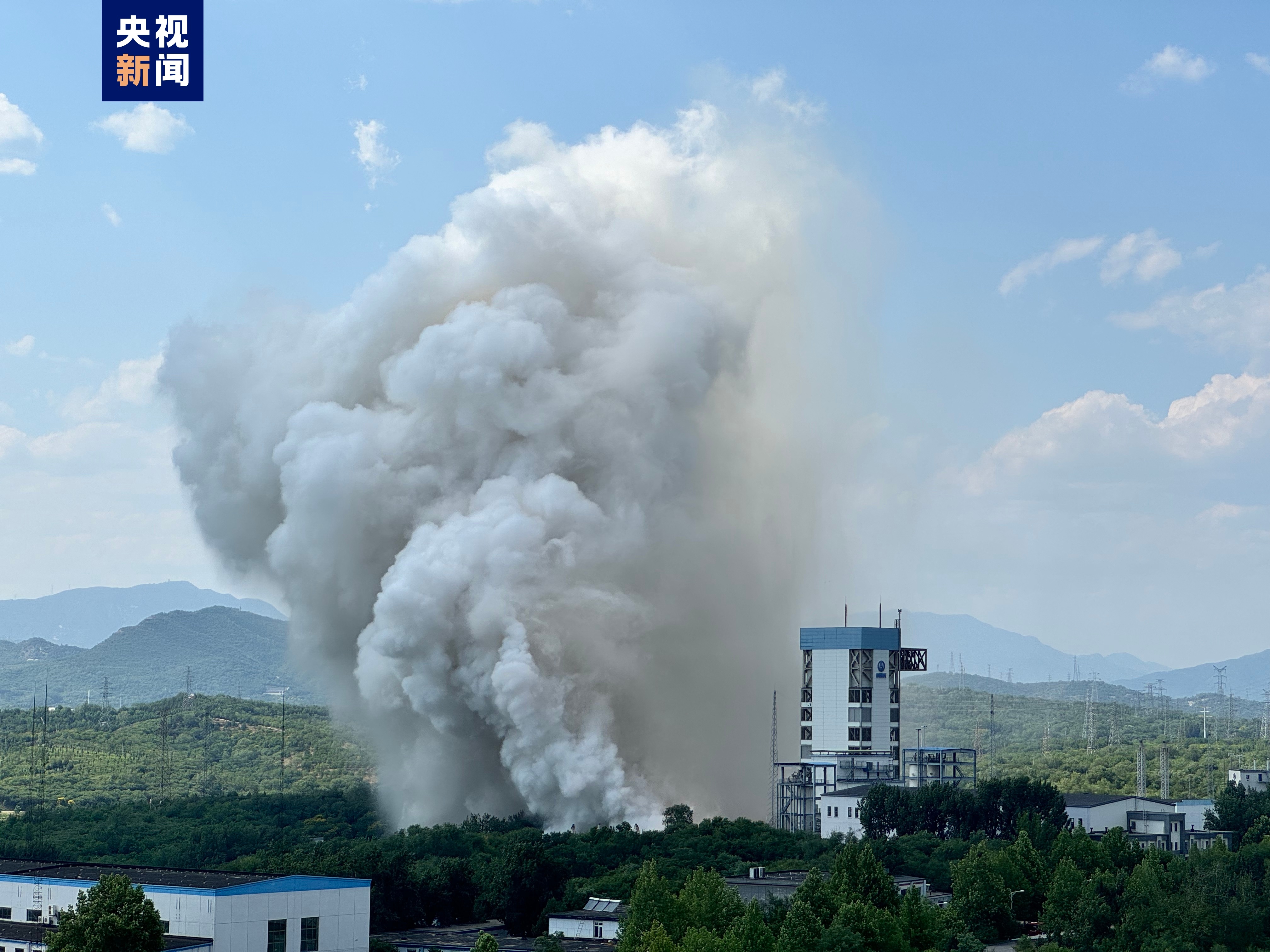 【载人登月火箭长征十号完成一子级动力系统试车】6月14日，用于载人登月等任务的长
