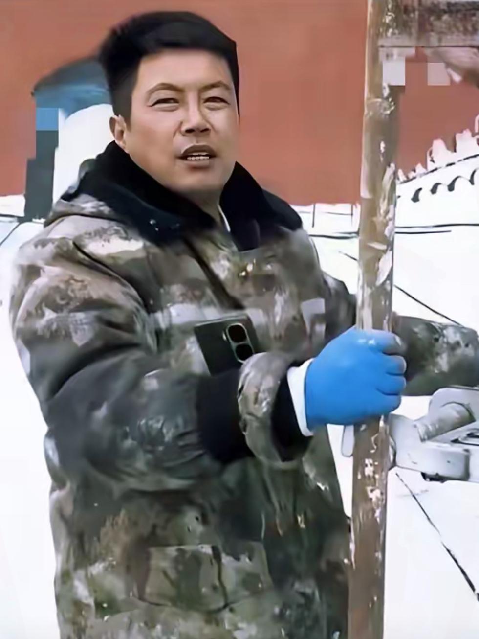 直到吴承言要离开村子的时候，村民们才意识到原来他是村子的“摇钱树”。   

可