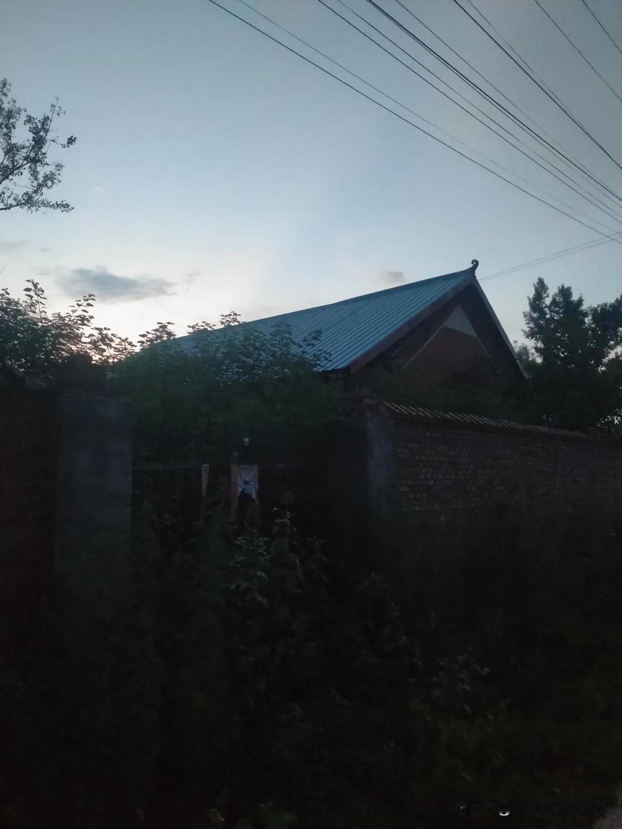 有不少人声称，如今的大学生满大街都是，大学文凭形同虚设，毫无用处了。要是碰到说这