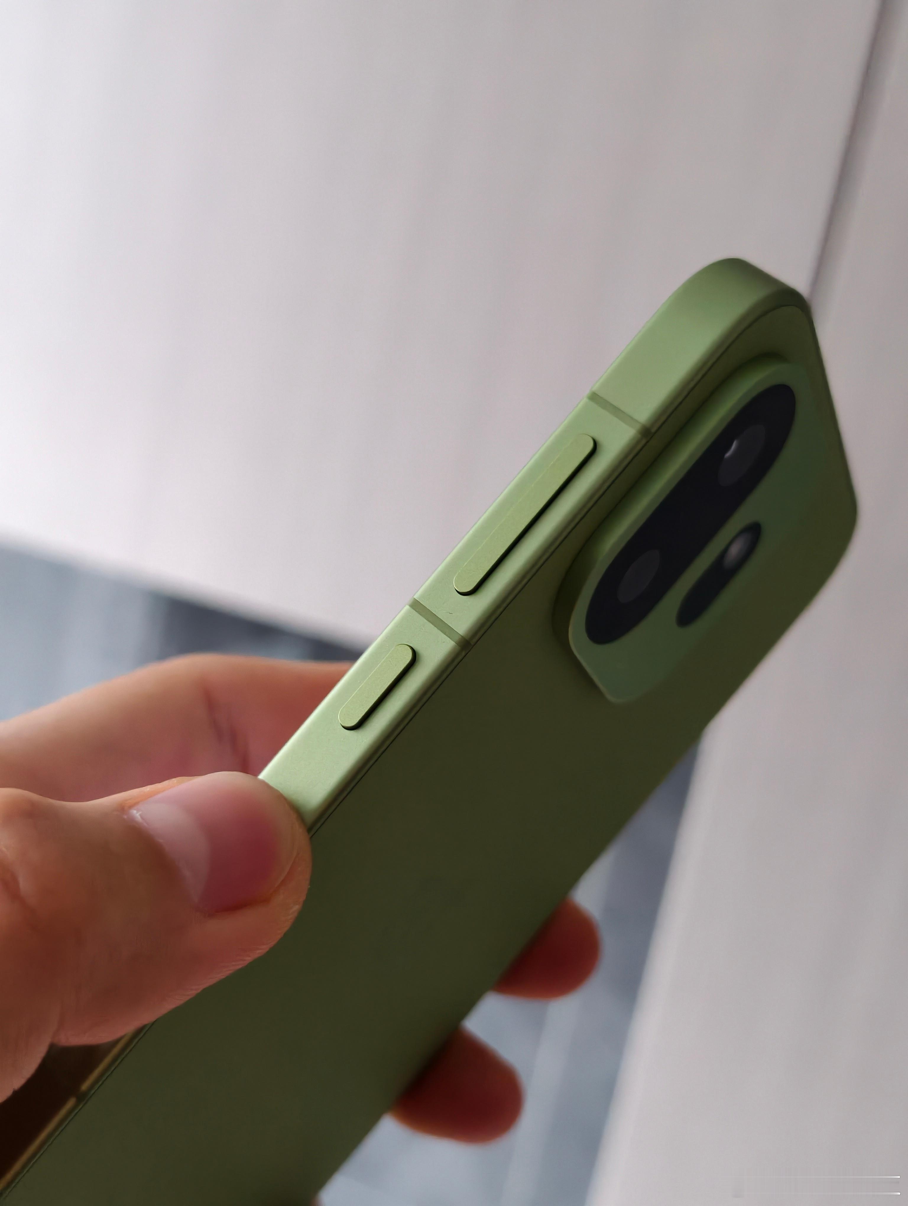 用过一加13T，换成15T，感觉很多地方都有提升，这次也比较受大家欢迎。影像补足