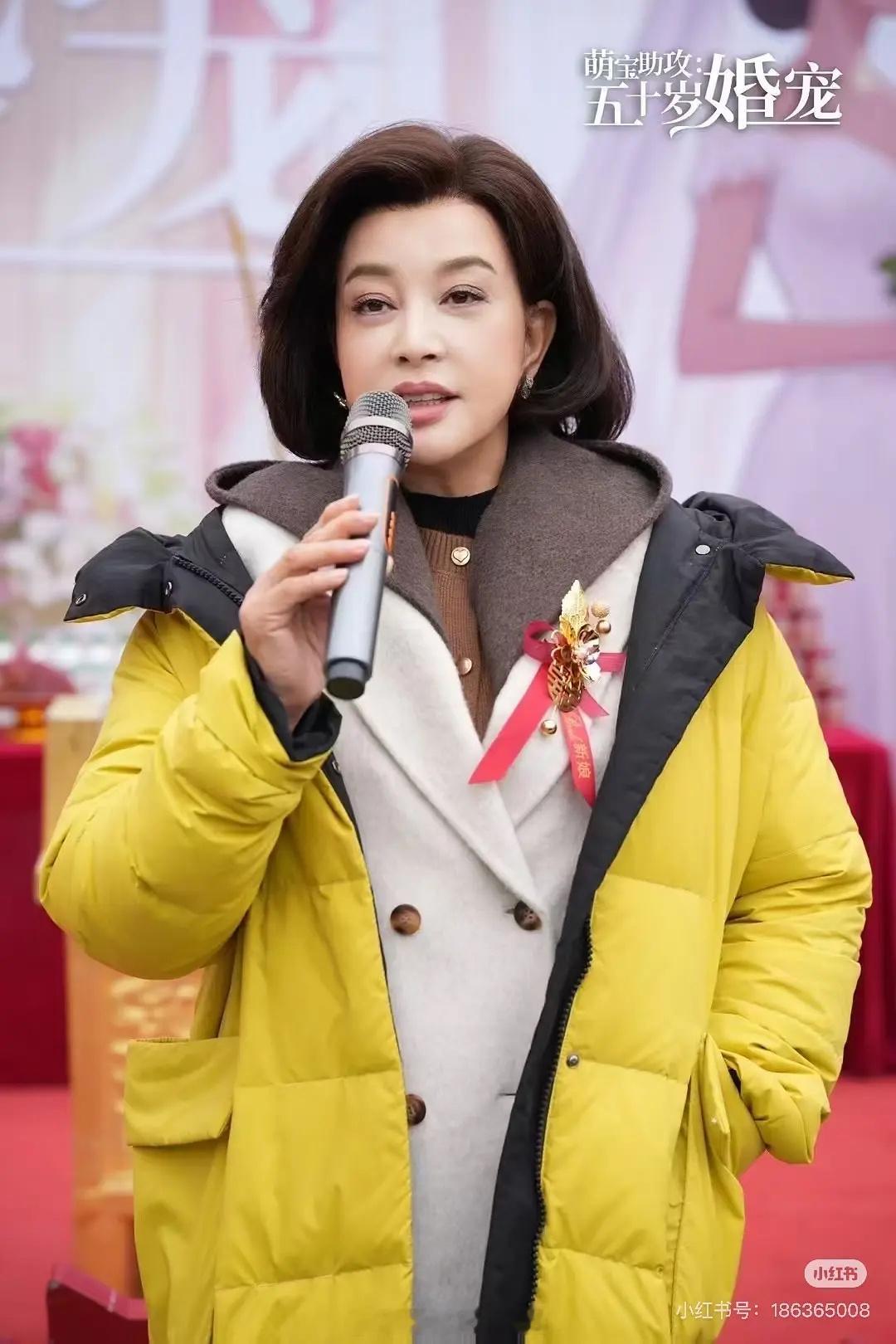 我真的太佩服了，庆奶去演短剧了她说自己要赚养老的钱真的说到做到先是还没过完年就排