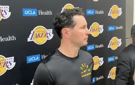 【雷迪克：我那个年代是记战术的联盟，现在更偏向概念防守】记者：“你之前提到过球队