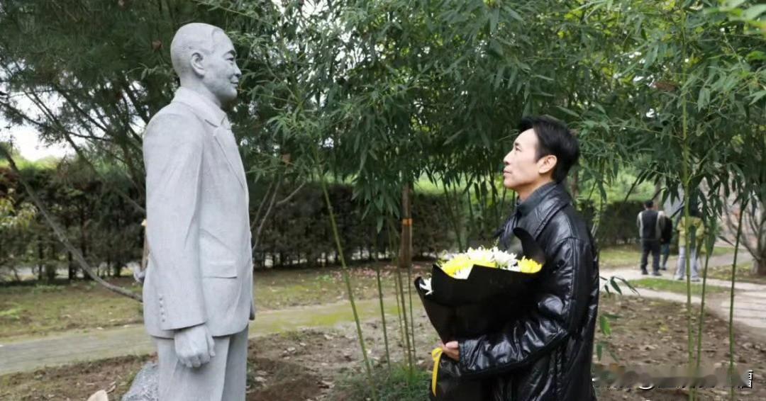 终于明白人民日报为何会夸于和伟了
不是因为他演技好，也不是因为他帅
更不是因为他