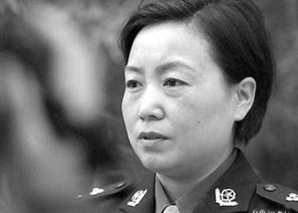 从1997年起，登封5年先后有26名女性被先奸后杀，公安局毫无进展，任长霞局长上