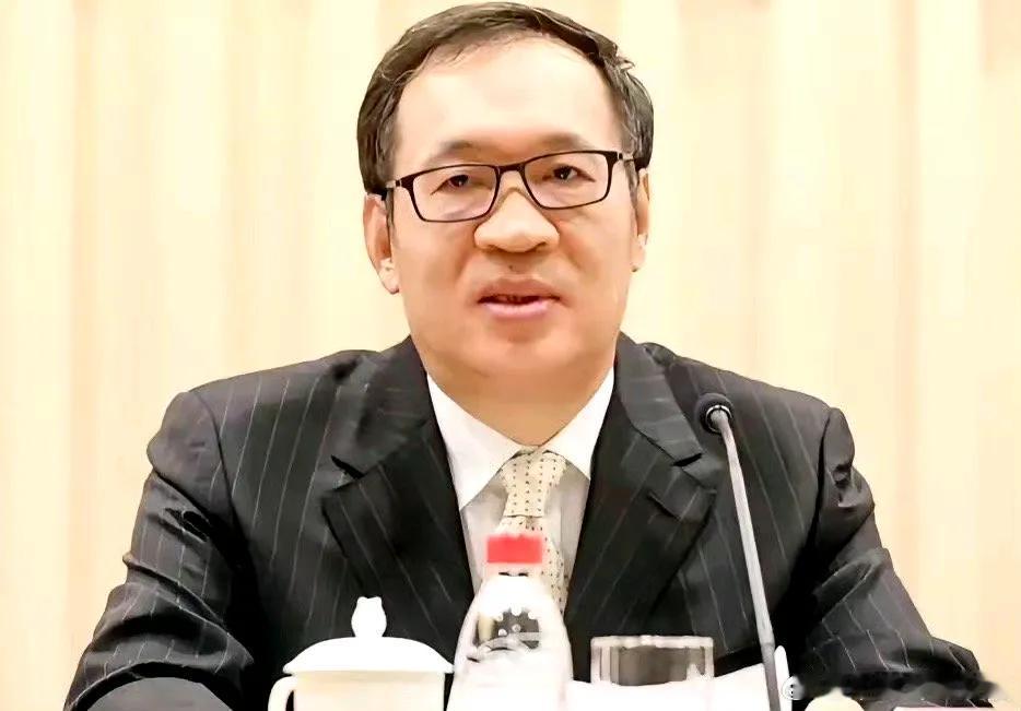 央行原副行长范一飞贪污3.86亿判死缓，并没收个人全部财产，这件事充分说明了一个