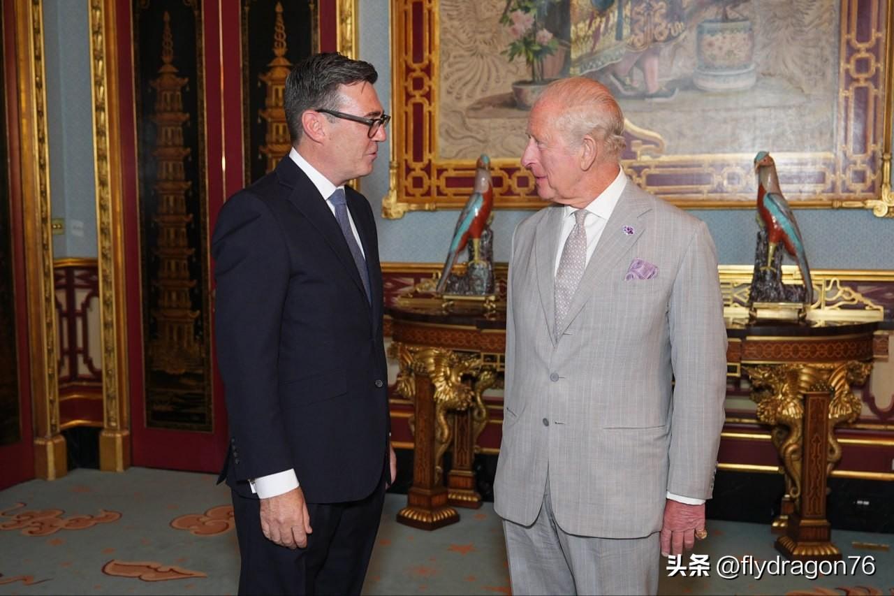 🇬🇧⚡️最新消息：在基尔·斯塔默（Keir Starmer）辞职后，英国国王
