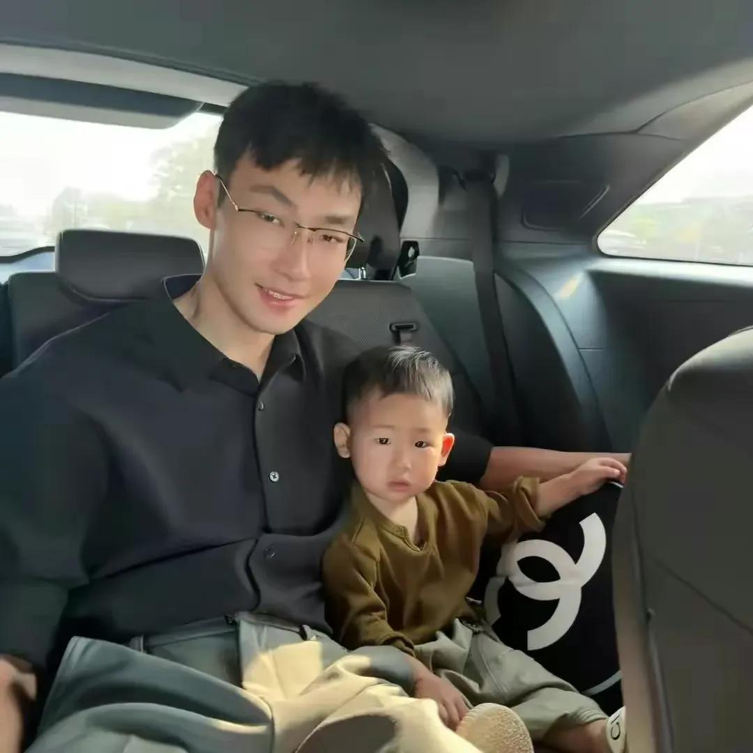 问界M7车祸，让支持他的车主一家阴阳两隔！车祸原因还没出来，我个人觉得这个洒水车