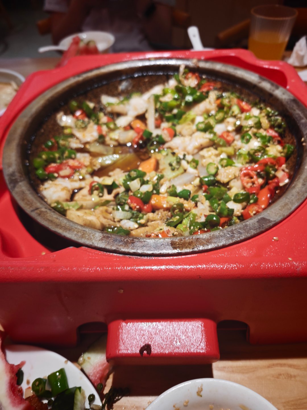通常来说，真正大佬都是和蔼可亲的，不管公司规模只有那种想辞职又因为年龄大辞不了的