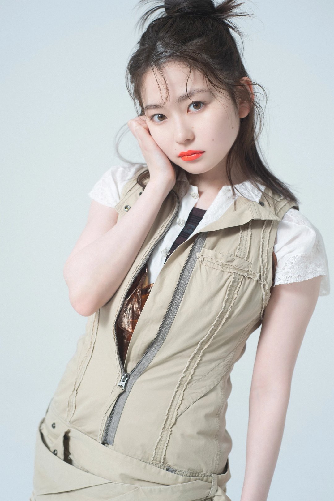 日娱新闻山田杏奈 山田杏奈 杂志《装苑》山田杏奈のお気にめすまま 連載vol.1