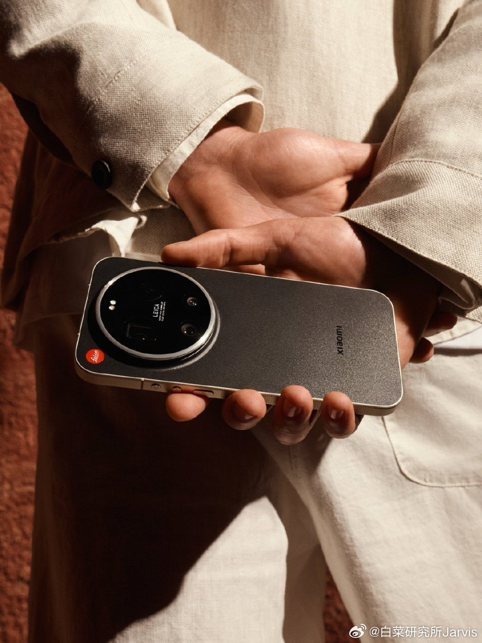 小米17Ultra徕卡版黑银色开售小米17Ultra进驻徕卡中国门店开售了，年轻