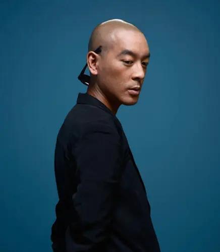 拍电影拍得让同行骂的，估计也就麦浚龙一人了。不光是网络上骂他不顾替身死活，连烂片